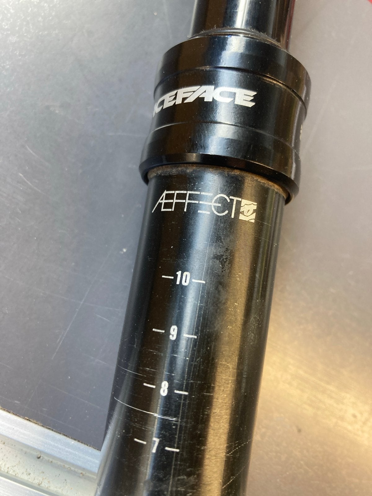 Raceface Aeffect 31,6 - 140 mm Dropper Post, Ophalen, Gebruikt, Mountainbike, Zadel