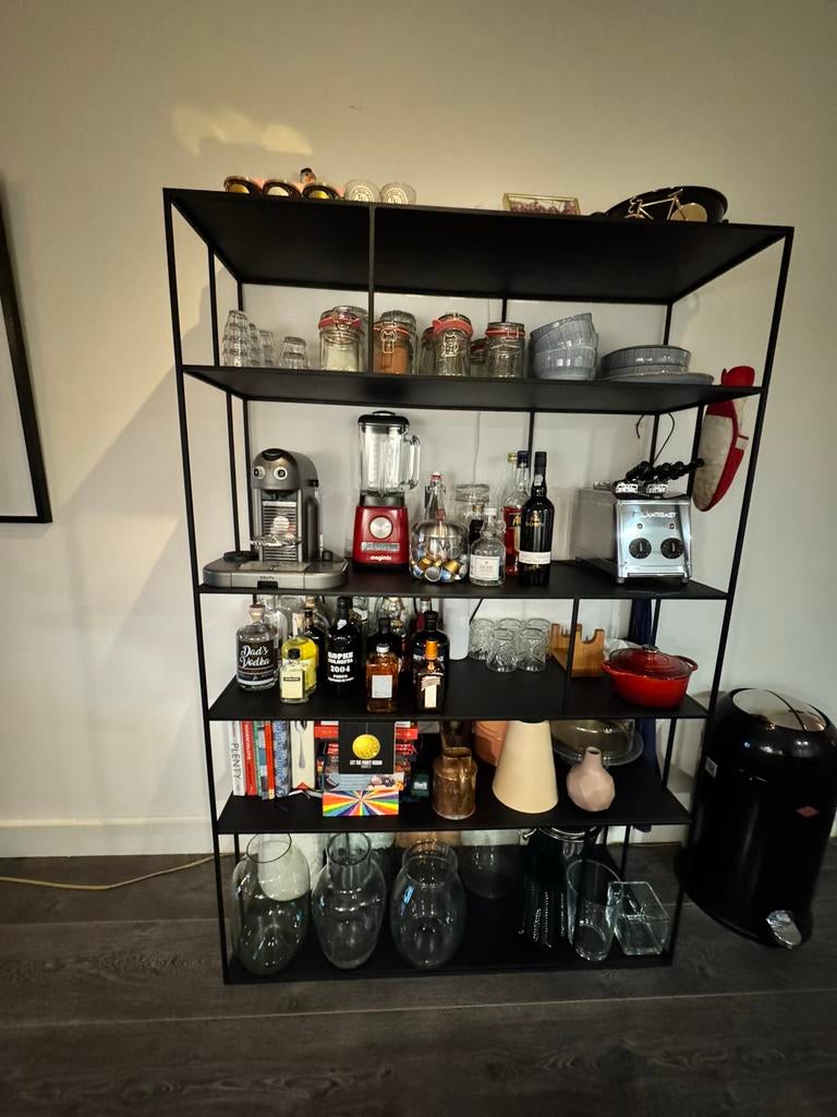 Zwarte open kast. Staal / ijzer., Huis en Inrichting, Kasten | Overige, Ophalen, Zo goed als nieuw