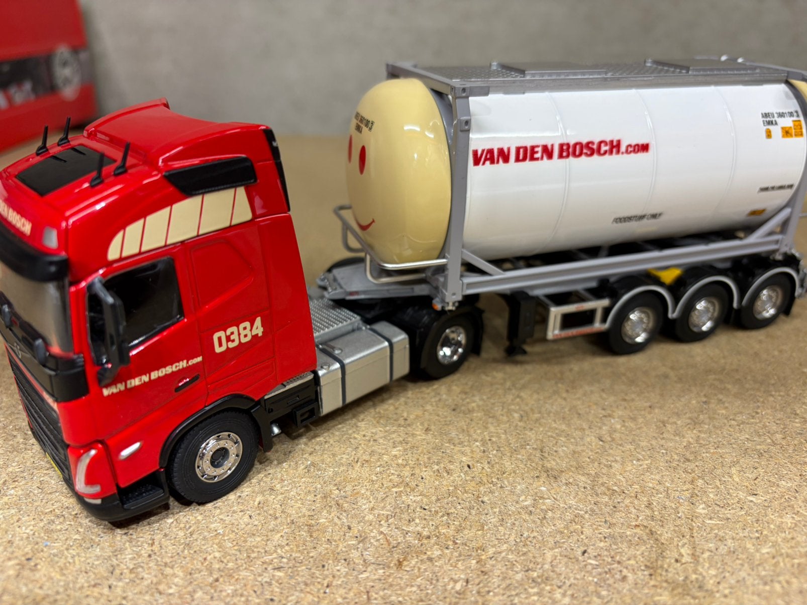 CAVALLINO VOLVO V D BOSCH CONTAINER, Hobby en Vrije tijd, Ophalen of Verzenden, Nieuw, Bus of Vrachtwagen, Overige merken