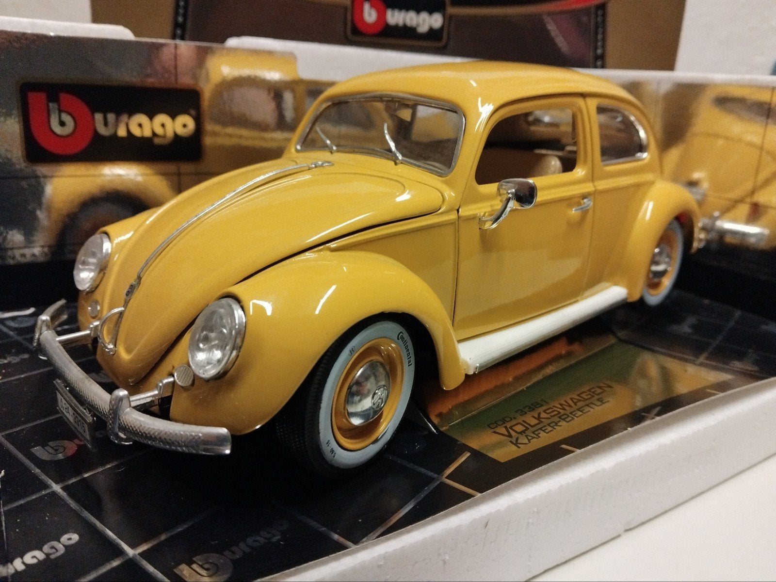 Volkswagen Kever ovaal geel 1955 Bburago metal 1:18 KRD, Ophalen of Verzenden, Zo goed als nieuw, Auto, Overige merken