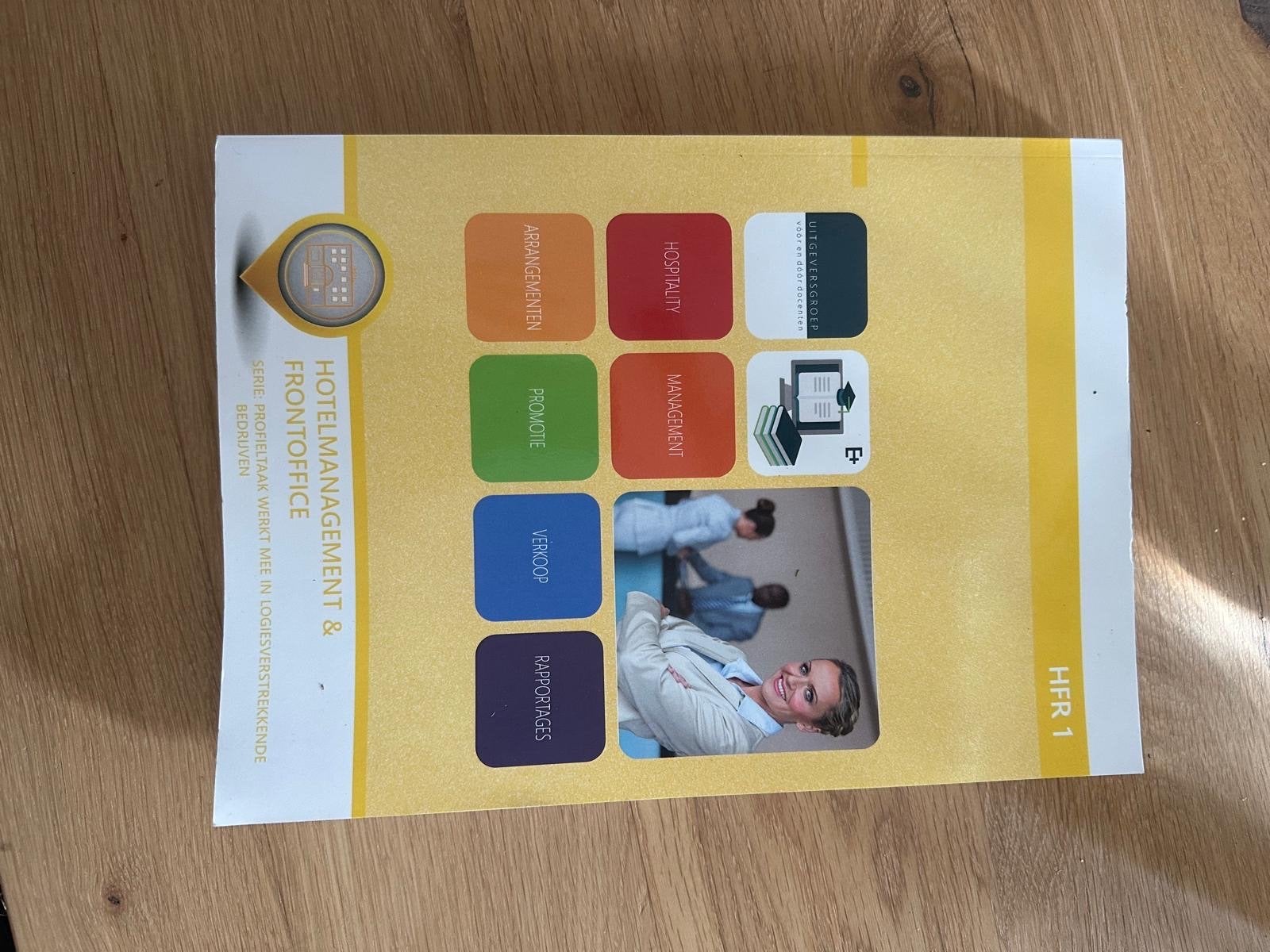 Hotelmanagement & Frontoffice HFR 1 - Zo goed als nieuw, Boeken, Ophalen of Verzenden, Zo goed als nieuw, MBO