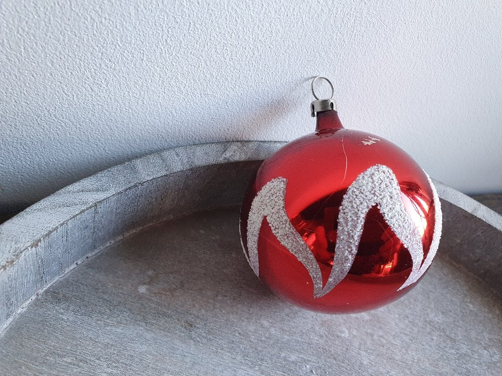 Vintage kerstbal rood met V punten 121, Diversen, Kerst, *, Gebruikt, *, Ophalen of Verzenden
