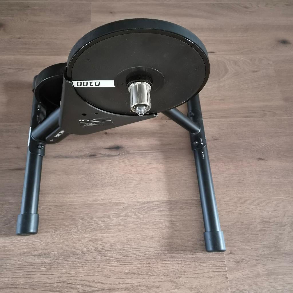 Van Rysel D100 Smart Trainer – Compleet – Werkt perfect, Ophalen, Gebruikt, Metaal, Benen