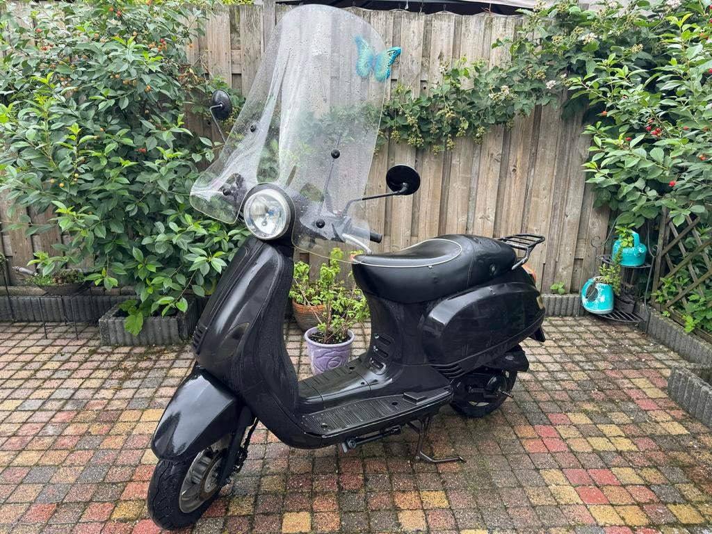 Iva Lux Snor Scooter - Zwart, Fietsen en Brommers, Snorfietsen en Snorscooters, Ophalen of Verzenden, Gebruikt, Benzine, Overige merken