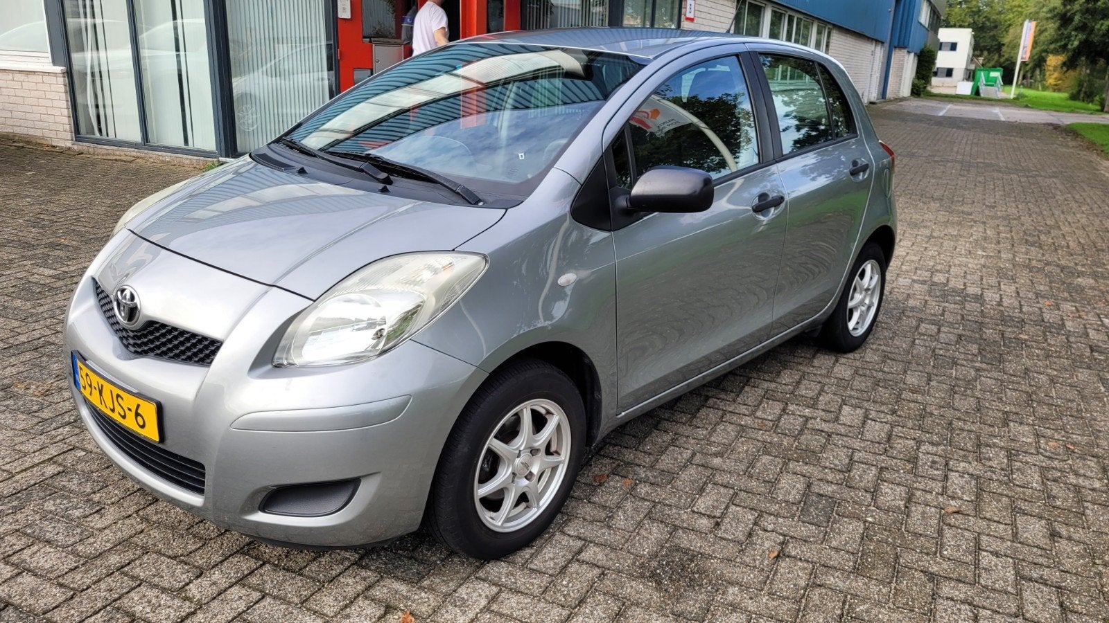 Toyota Yaris 1.0 12V Vvt-i 5DR 2010 Grijs apk/airco/netjes!