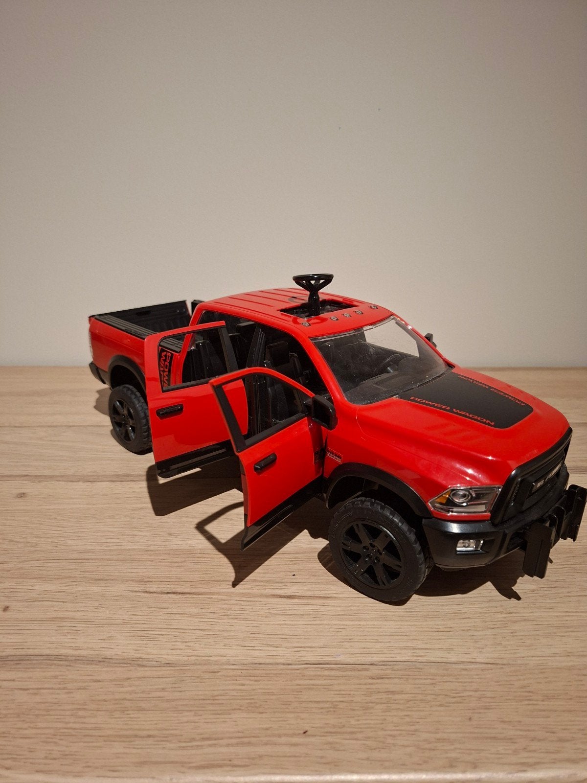 Rode speelgoed pick-up truck - Zo goed als nieuw met vering, Ophalen, Zo goed als nieuw