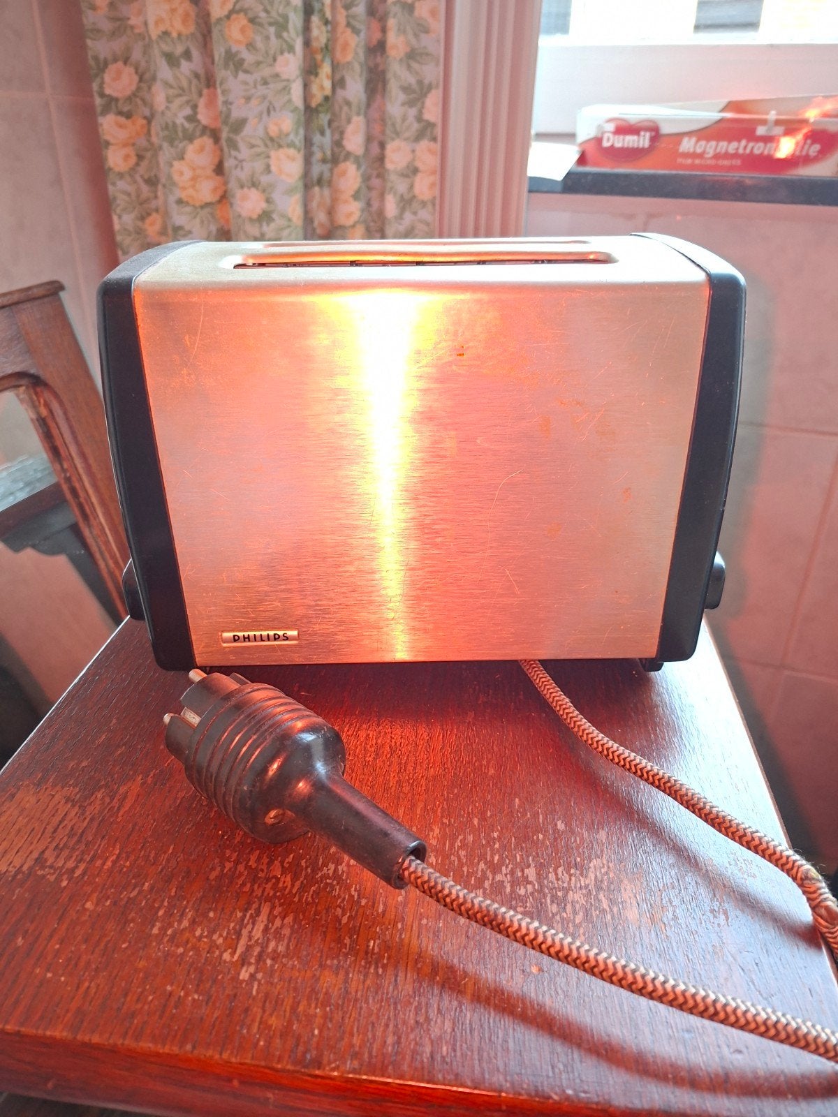 Vintage broodrooster, Ophalen