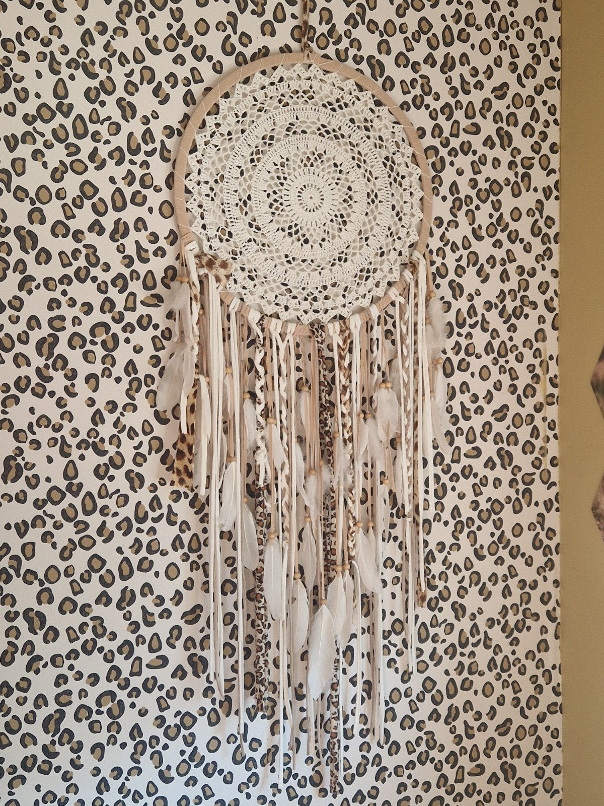 Dromenvanger met veren en luipaardprint, Huis en Inrichting, Ophalen, Boho, Zo goed als nieuw, Wit