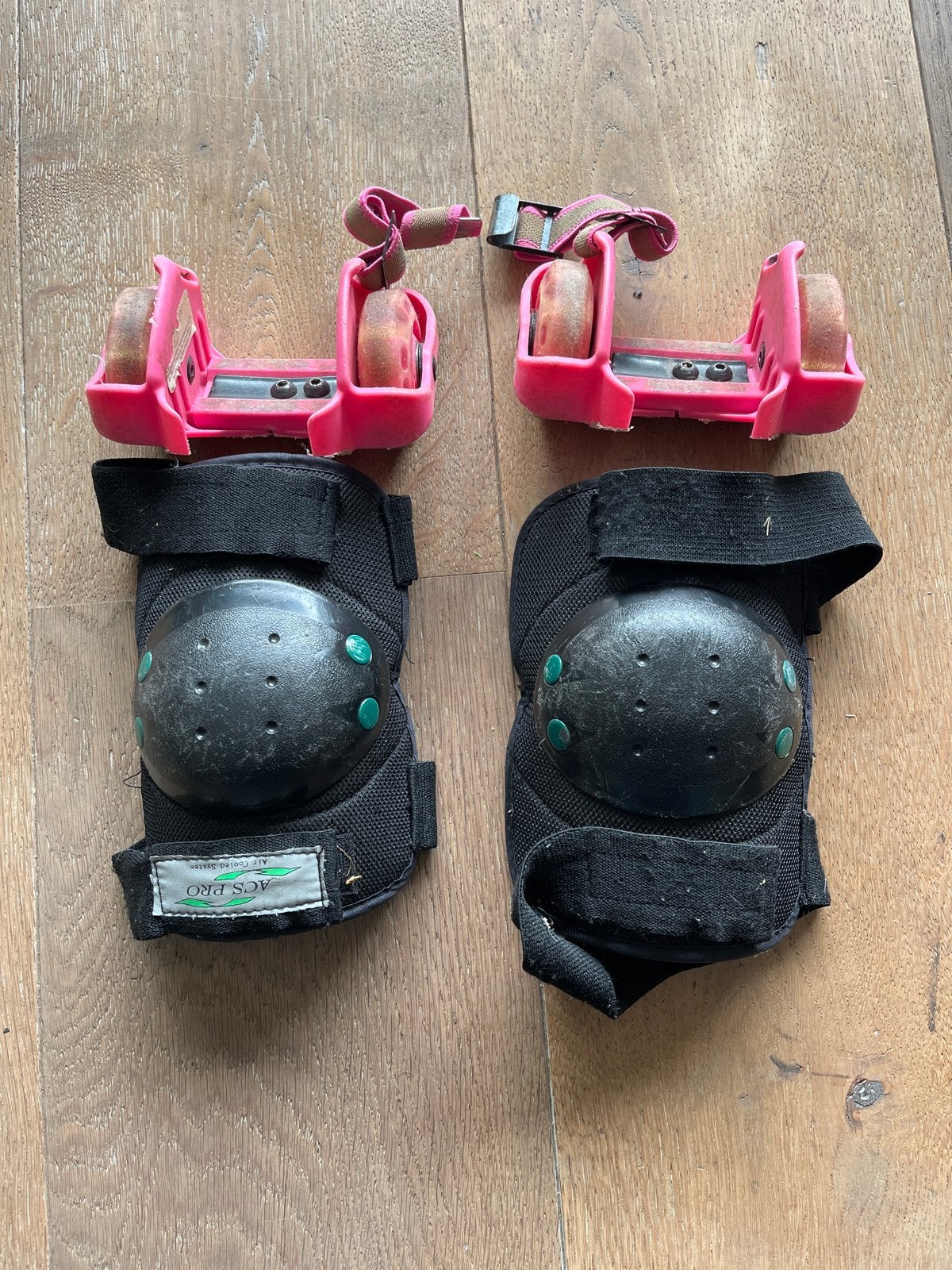 Roze heelies en kniebeschermers voor kinderen, Ophalen, Verstelbaar, Gebruikt, Kinderen