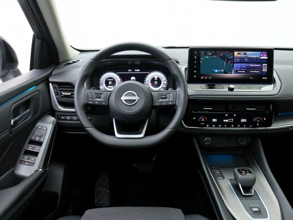 Nissan QASHQAI 1.3 MHEV X N-Connect | Panoramadak | Private, Automaat, Zwart, 4 cilinders, Leder en Stof