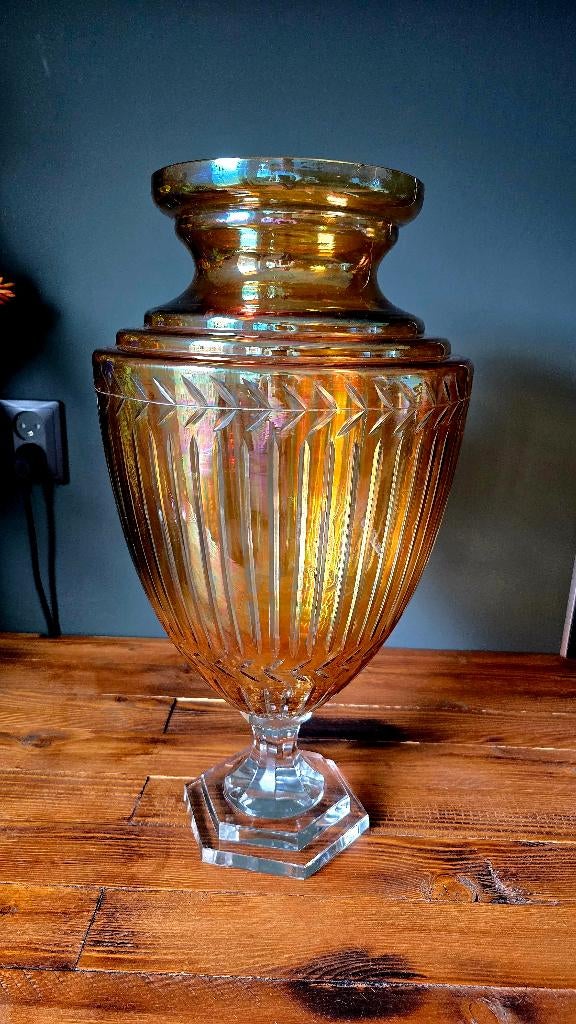 GIGA 53cm hoge Art Deco vaas, geslepen amber iridiserend, Antiek en Kunst, Ophalen of Verzenden