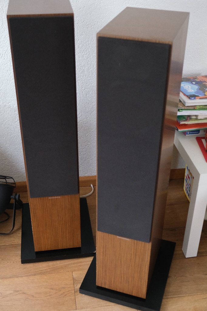 Bower & Wilkins CM9