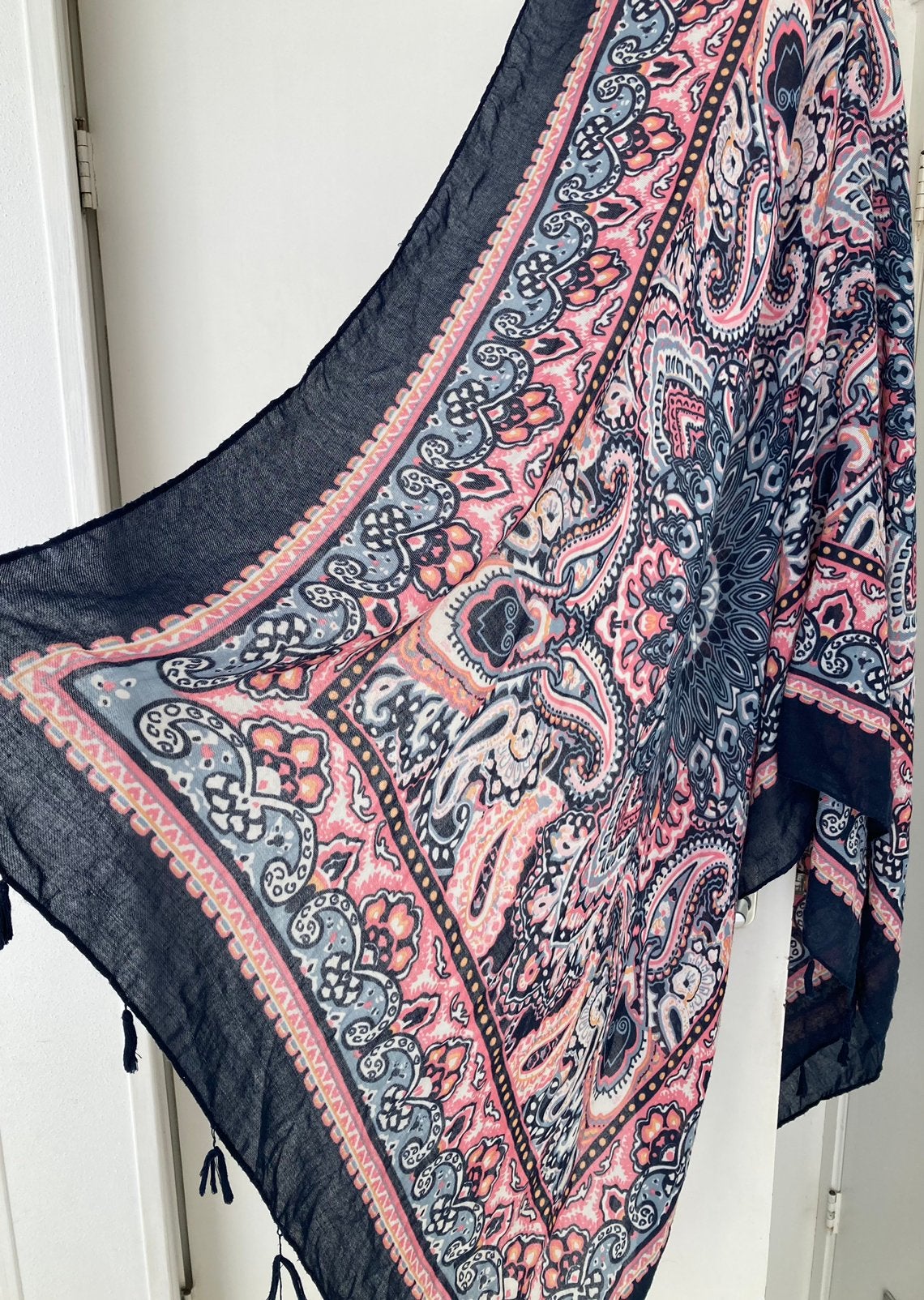 Prachtige Grote Sjaal omslagdoek Stola paisley print, Ophalen of Verzenden, Gedragen, Maat 38/40 (M), Sjaal
