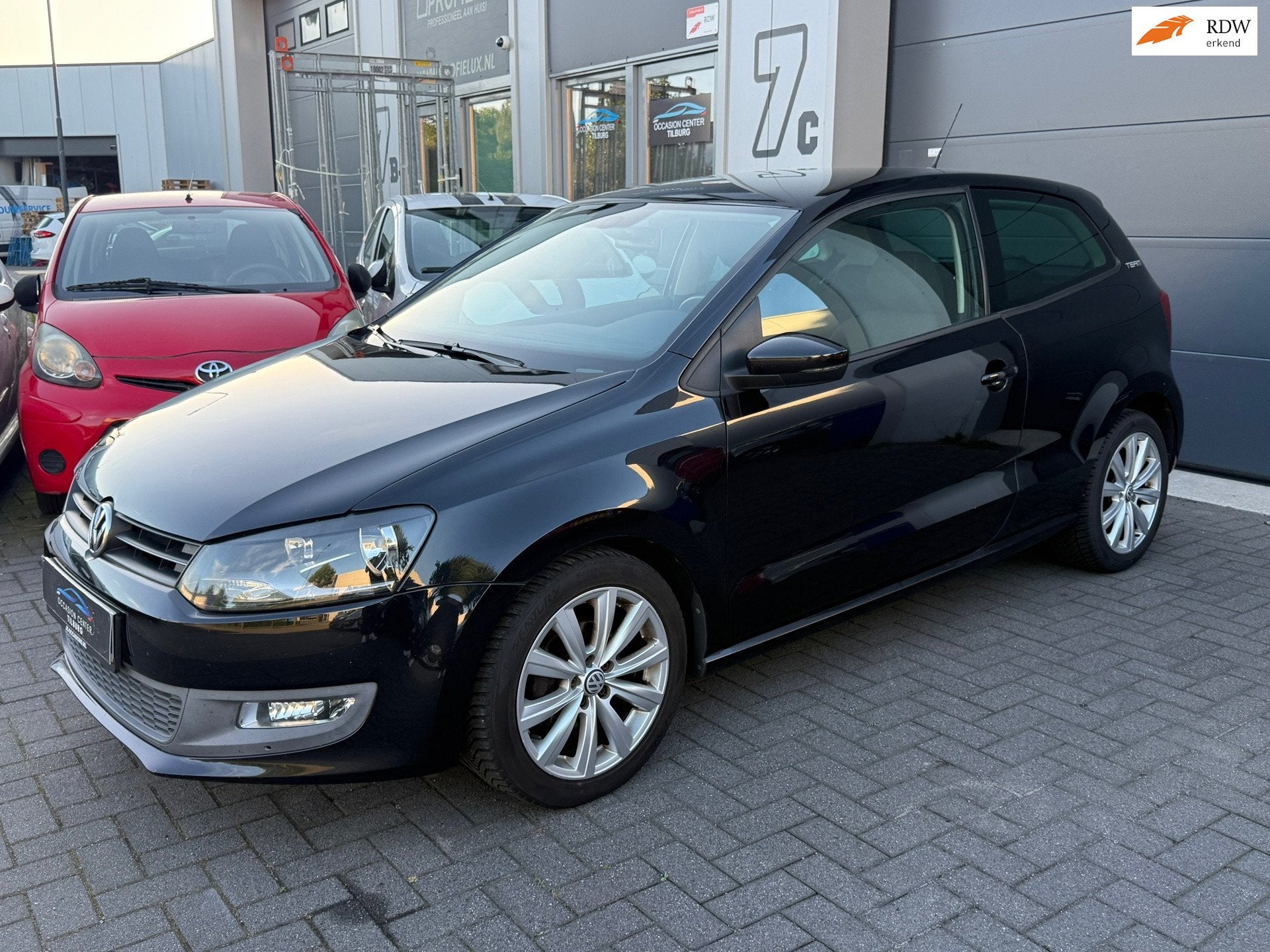 Volkswagen Polo 1.2 TSI AIRCO | CRUISE | PDC | TEAM EDITIE |, Auto's, Voorwielaandrijving, Stof, Zwart, 988 kg