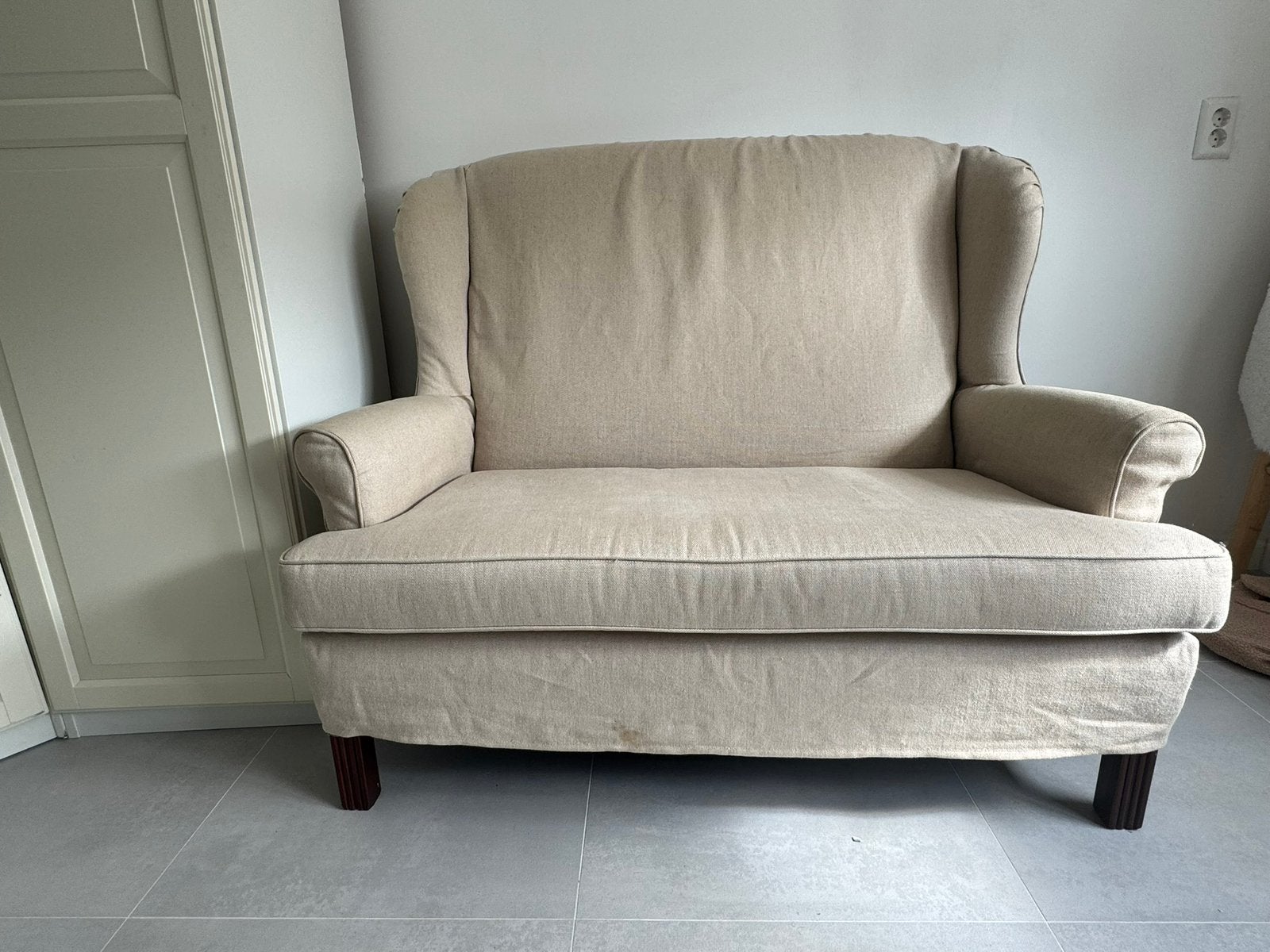 Mooie 2-zits Zita bank met houten poten, beige, Ophalen, Zo goed als nieuw, Tweepersoons, Minder dan 150 cm