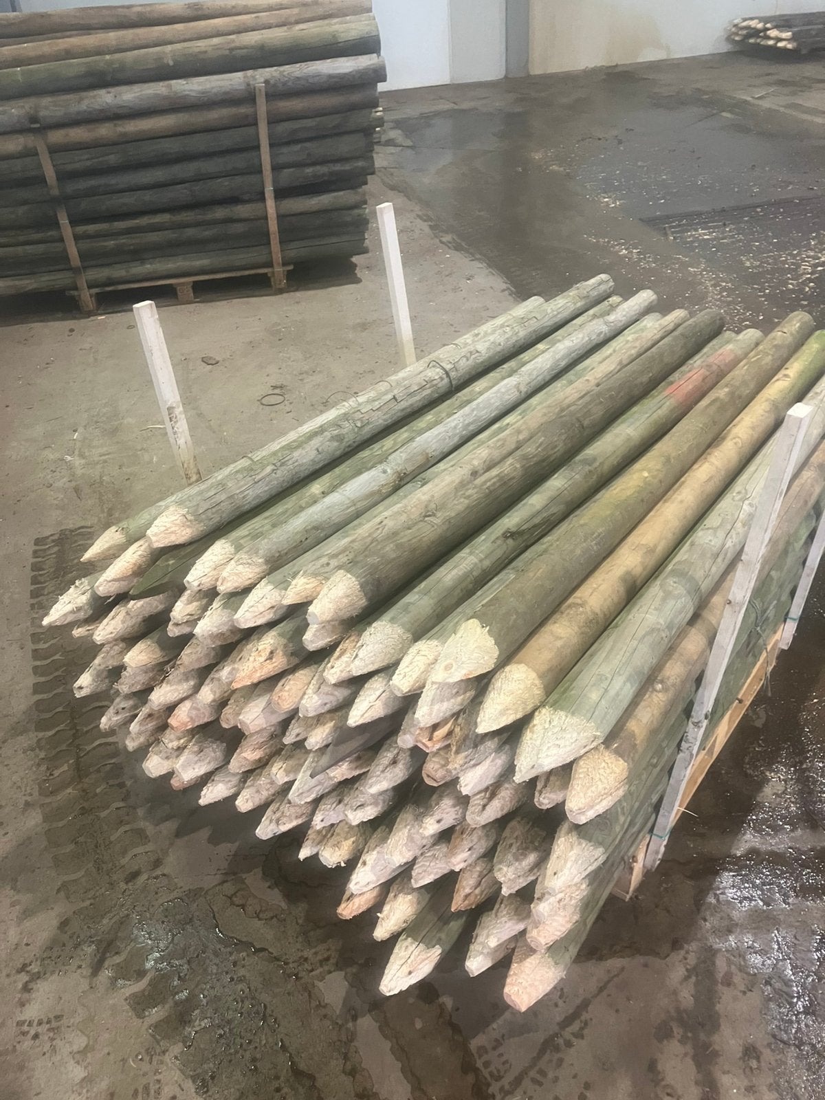 Weipalen met punt afrasteringspalen weidepalen carbuleum, Tuin en Terras, Palen, Balken en Planken, Ophalen, Gebruikt, 180 tot 250 cm