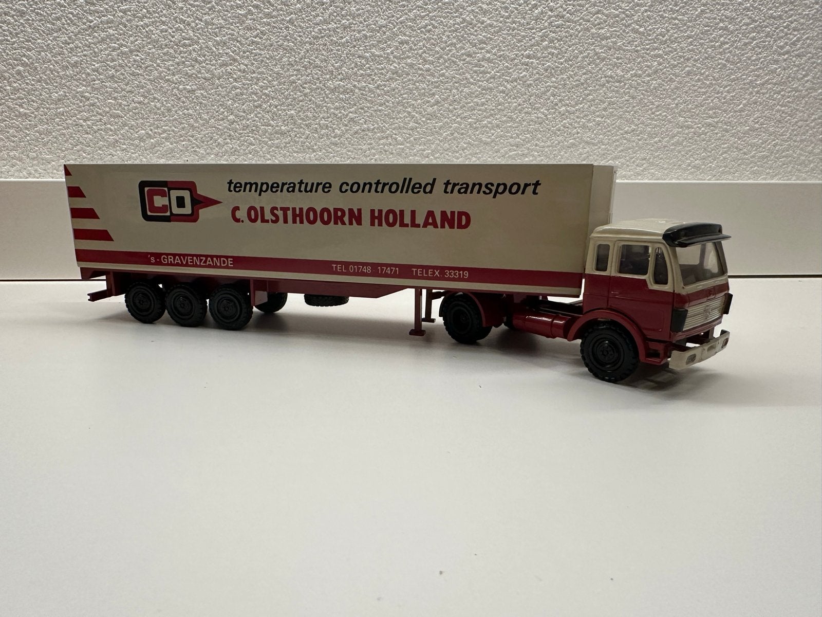 NZG Mercedes met koeltrailer C. Olsthoorn Holland, Ophalen of Verzenden, Zo goed als nieuw, Bus of Vrachtwagen, NZG
