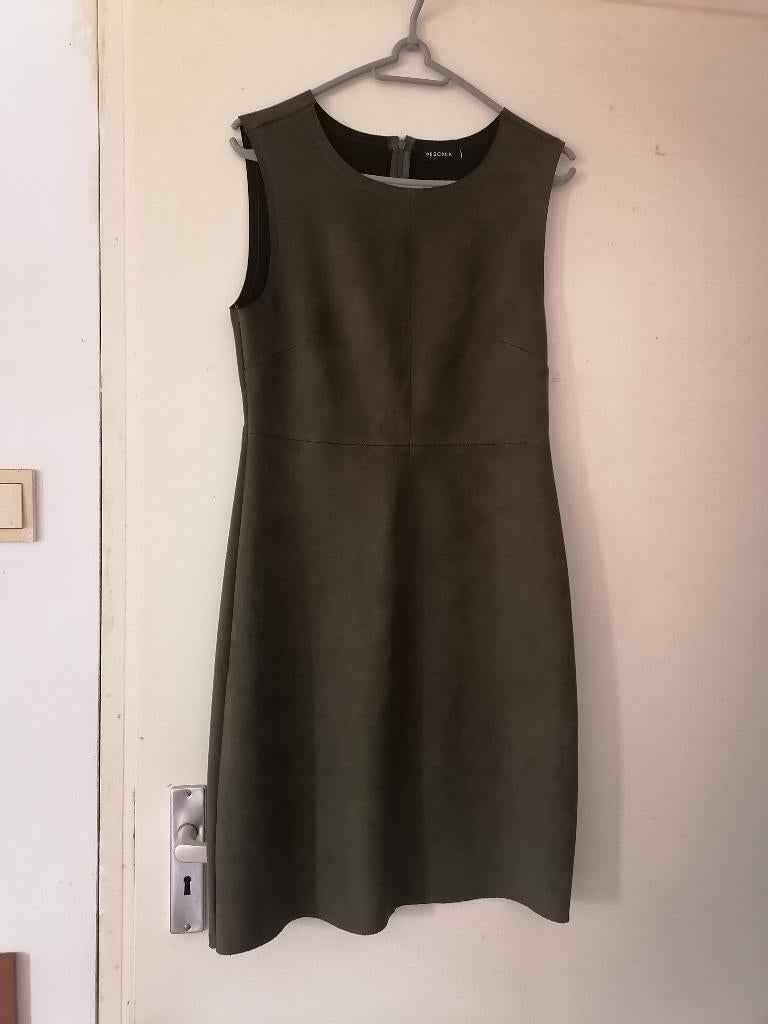 SUEDE JURK-GROEN/M-NIEUW, Maat 38/40 (M), Nieuw, Ophalen of Verzenden, Knielengte