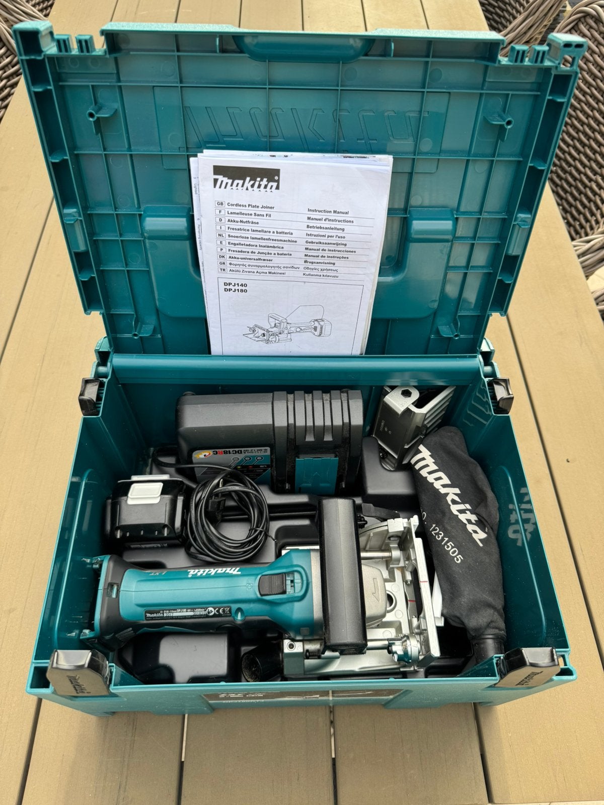 Makita Lamellofrees inclusief accu DPJ180RTJ, Ophalen of Verzenden, Zo goed als nieuw, Accu, Lamellenfrees
