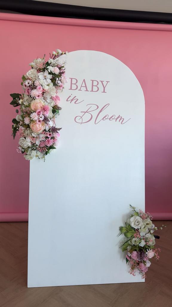 Backdrop wit met bloemen, Ophalen, Zo goed als nieuw, Versiering, Geboorte of Huwelijk