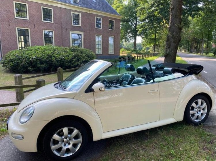 Volkswagen beetle cabriolet beige met zwart dak, 4 cilinders, 4 stoelen, 1299 kg, Beige
