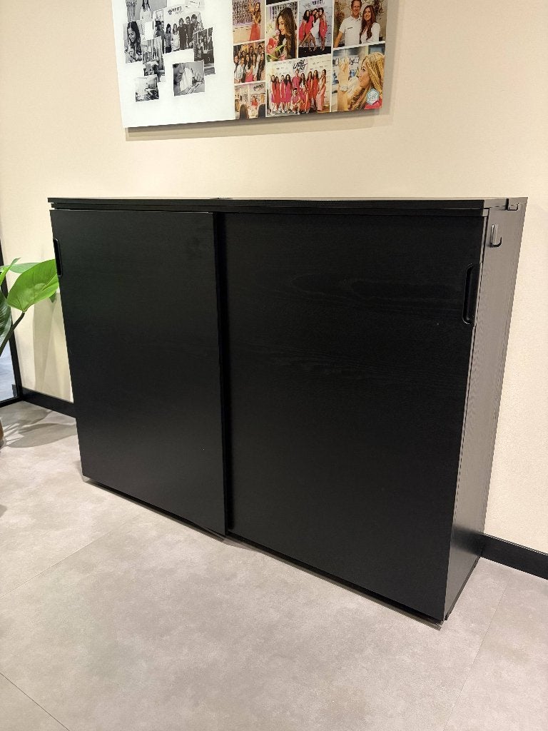 Kast, Ophalen, 150 tot 200 cm, 150 tot 200 cm, 25 tot 50 cm