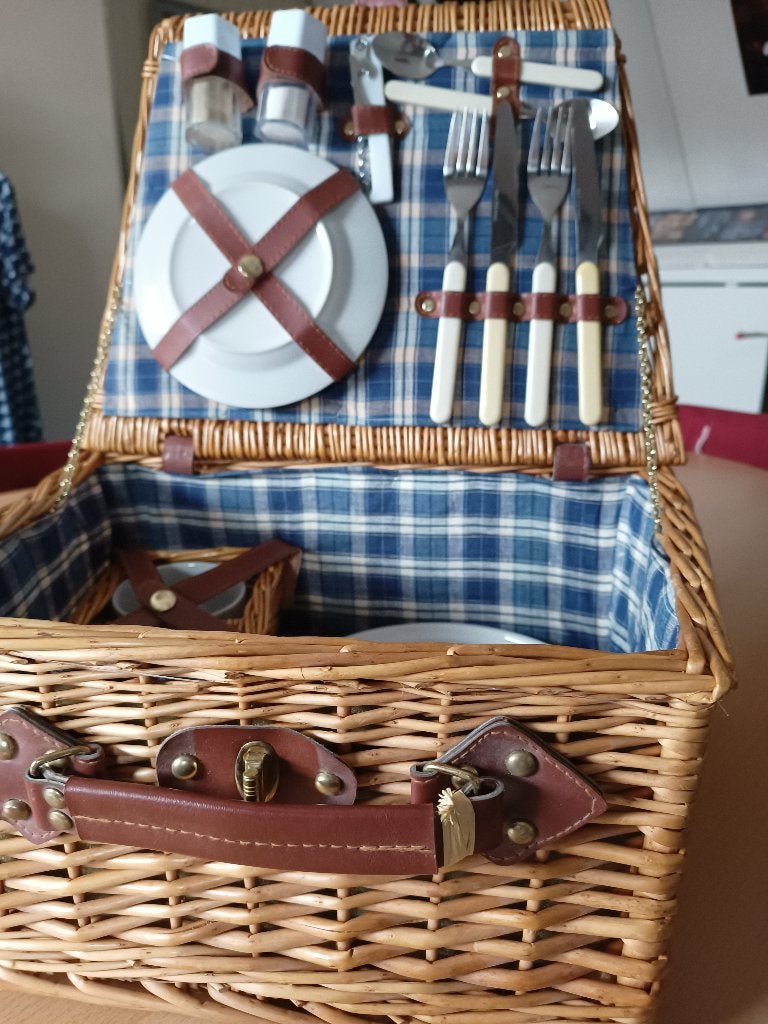 Picknick mand riet voor 2 personen, Ophalen, Gebruikt