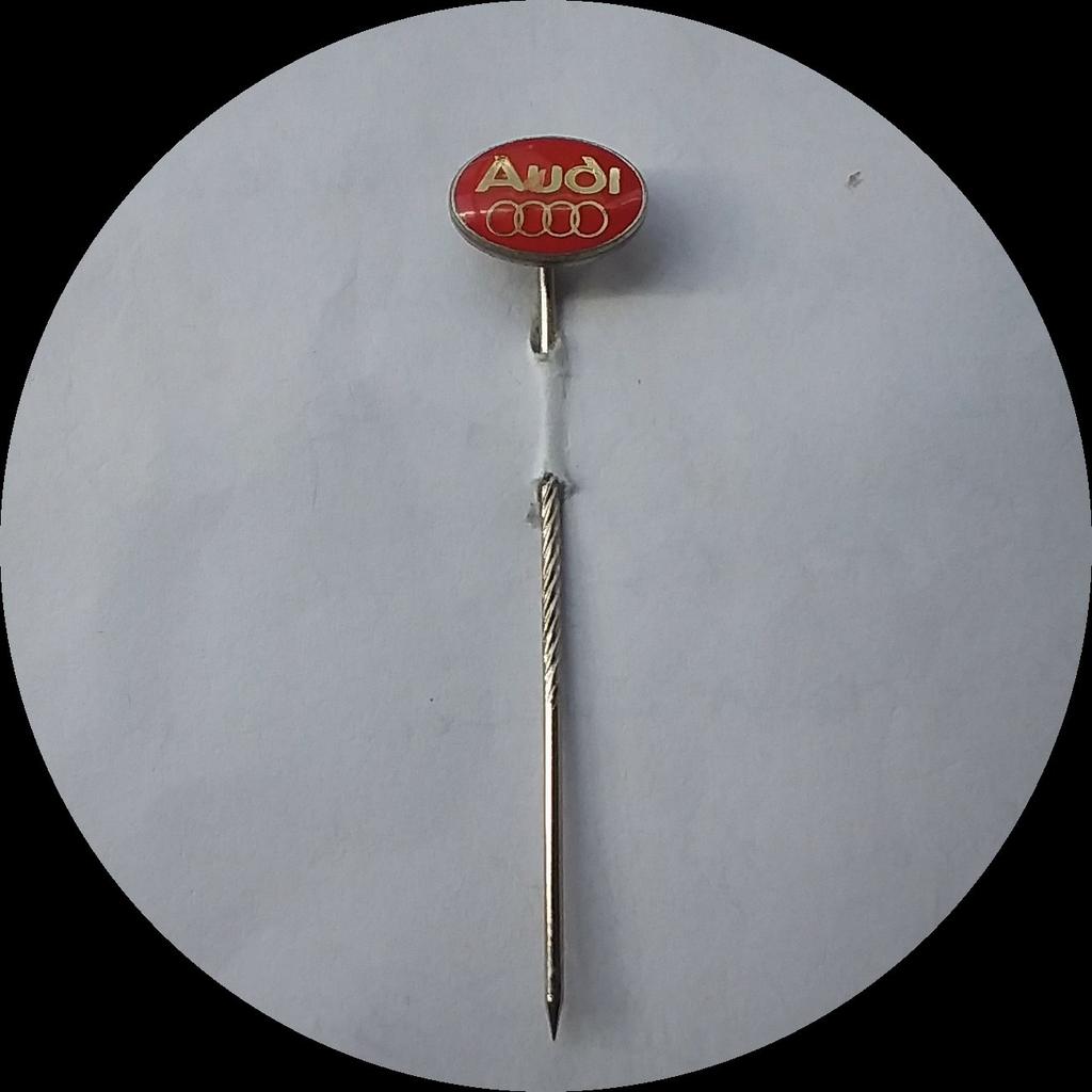 AUDI speldje, letters en logo, Verzamelen, Ophalen of Verzenden, Zo goed als nieuw, Transport, Speldje of Pin