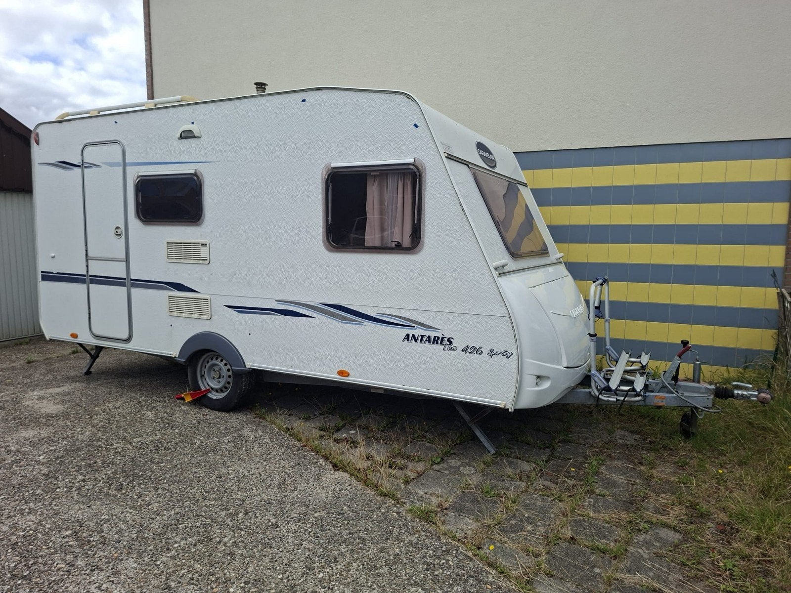 Caravelair Antares Luxe 426 Sporting - Compacte Caravan, Standaardzit, Luifel, Omvormbare zithoek, 750 - 1000 kg