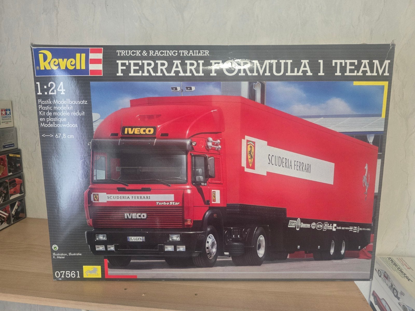 Revell Ferrari Formule 1 Team Vrachtwagen Modelbouwdoos, Nieuw, Ophalen of Verzenden, Truck, 1:32 tot 1:50