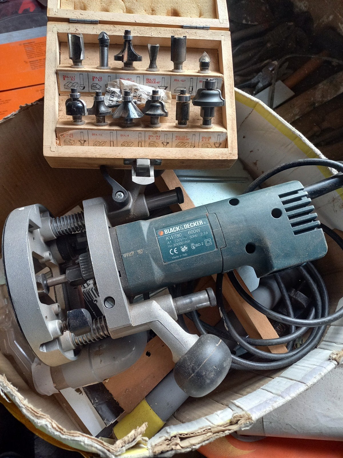 Boven frees Black&Decker, Ophalen, Zo goed als nieuw, Minder dan 700 watt, Haakse handslijpmachine