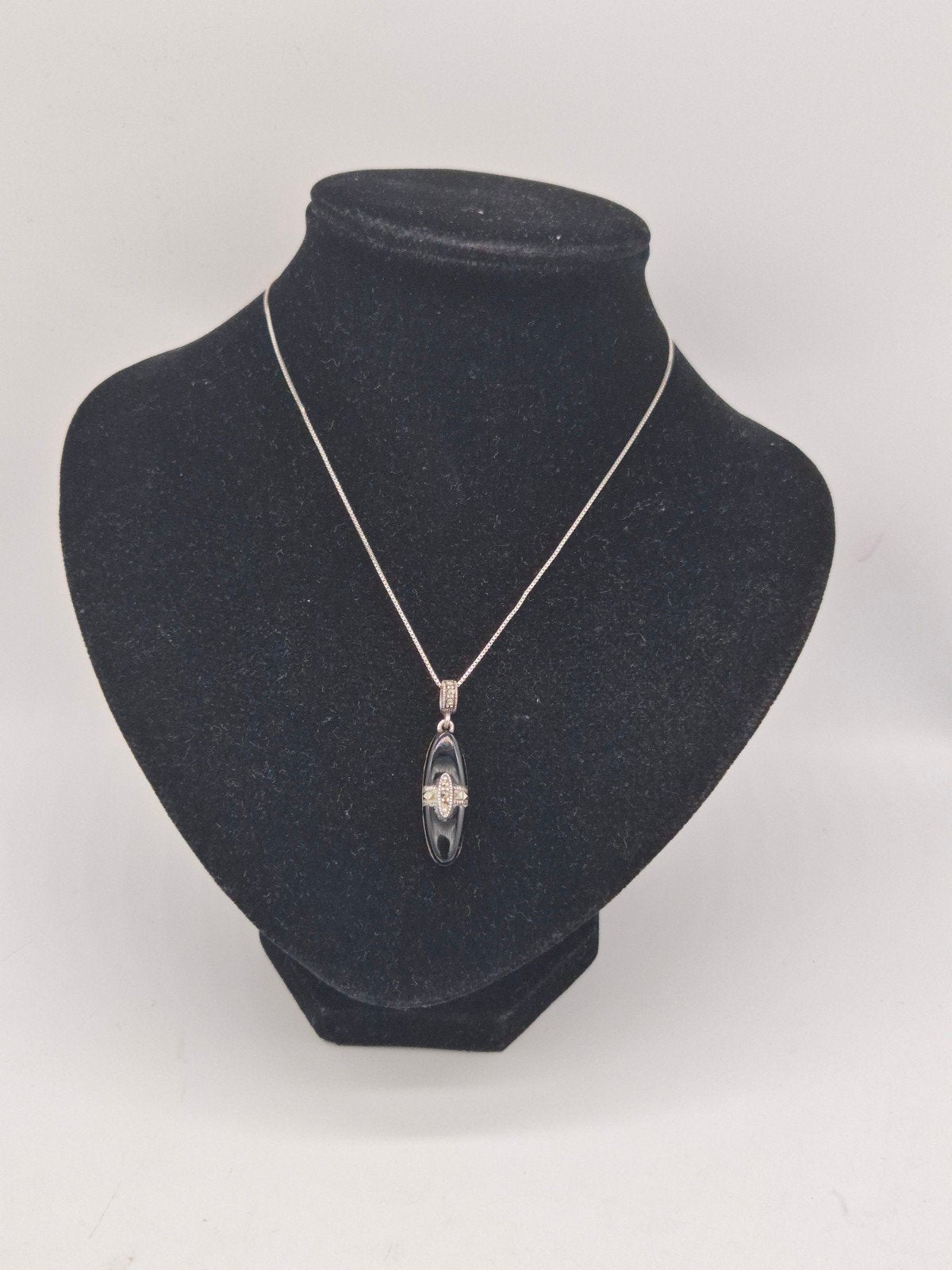 Zilveren Ketting met Zwarte Art Deco stijl hanger, Met hanger, Gebruikt, Verzenden, Zilver