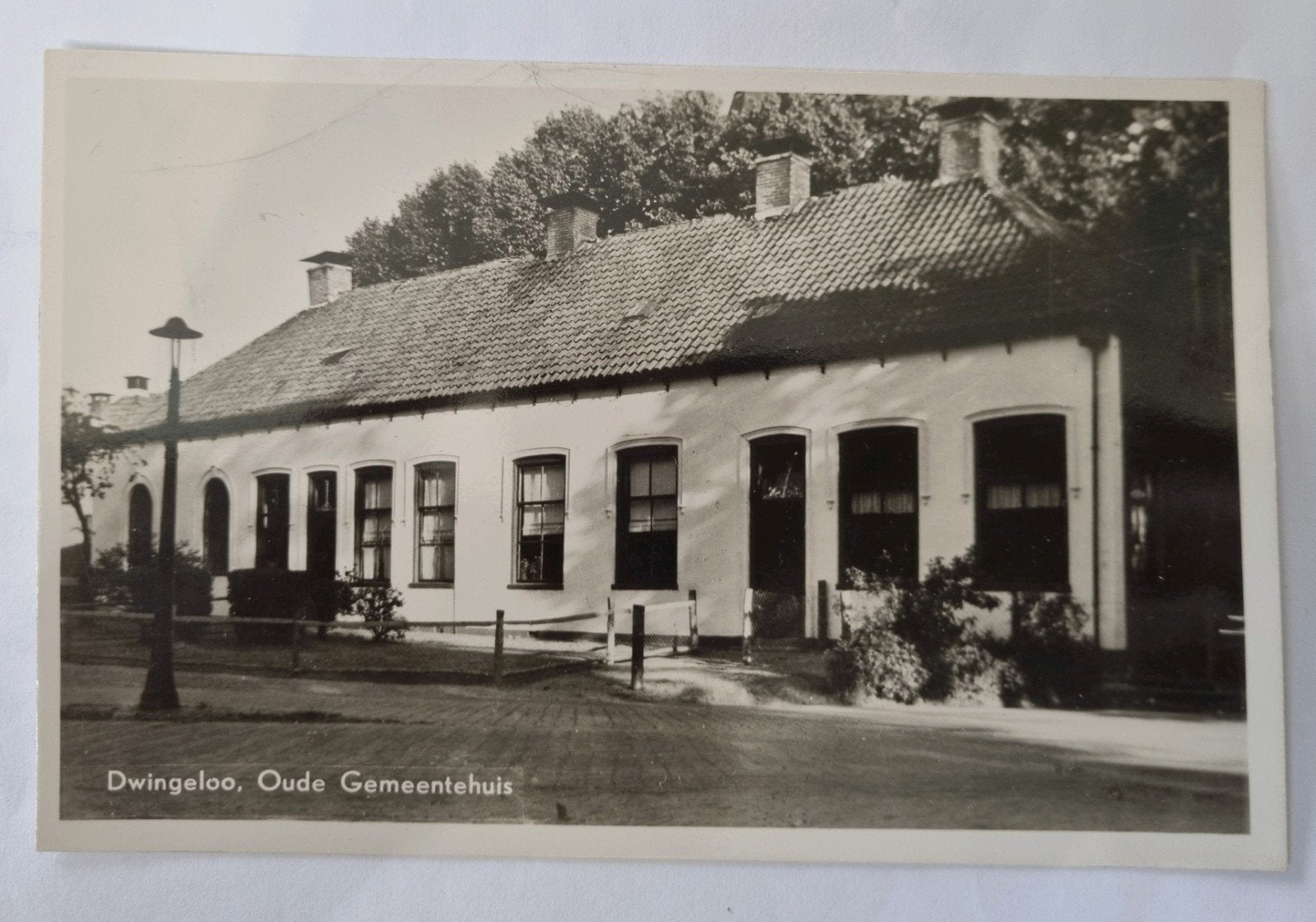 Dwingeloo - Oude Gemeentehuis (Zwart-wit foto), Verzamelen, Ansichtkaarten | Nederland, Ophalen of Verzenden, 1940 tot 1960, Ongelopen