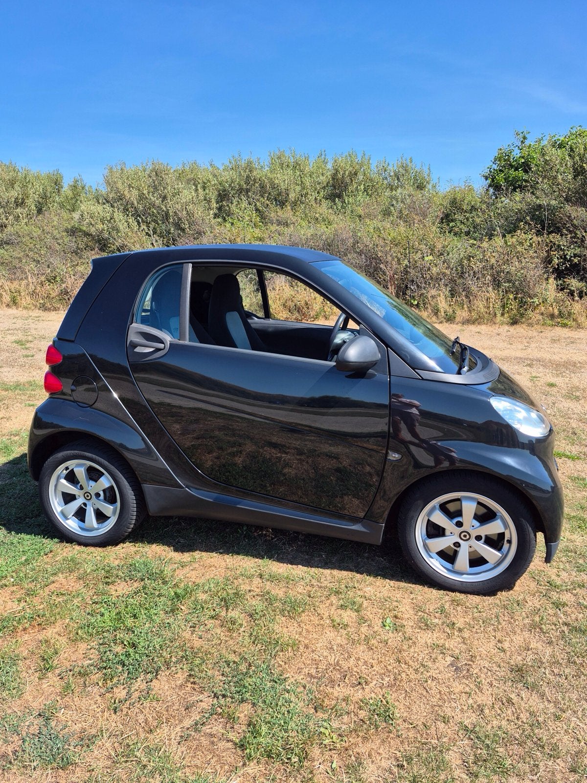 Smart ForTwo 1.0 45KW Coupe MHD AUT 2011 Zwart, Auto's, Smart, Automaat, Achterwielaandrijving, 18 €/maand, 61 pk