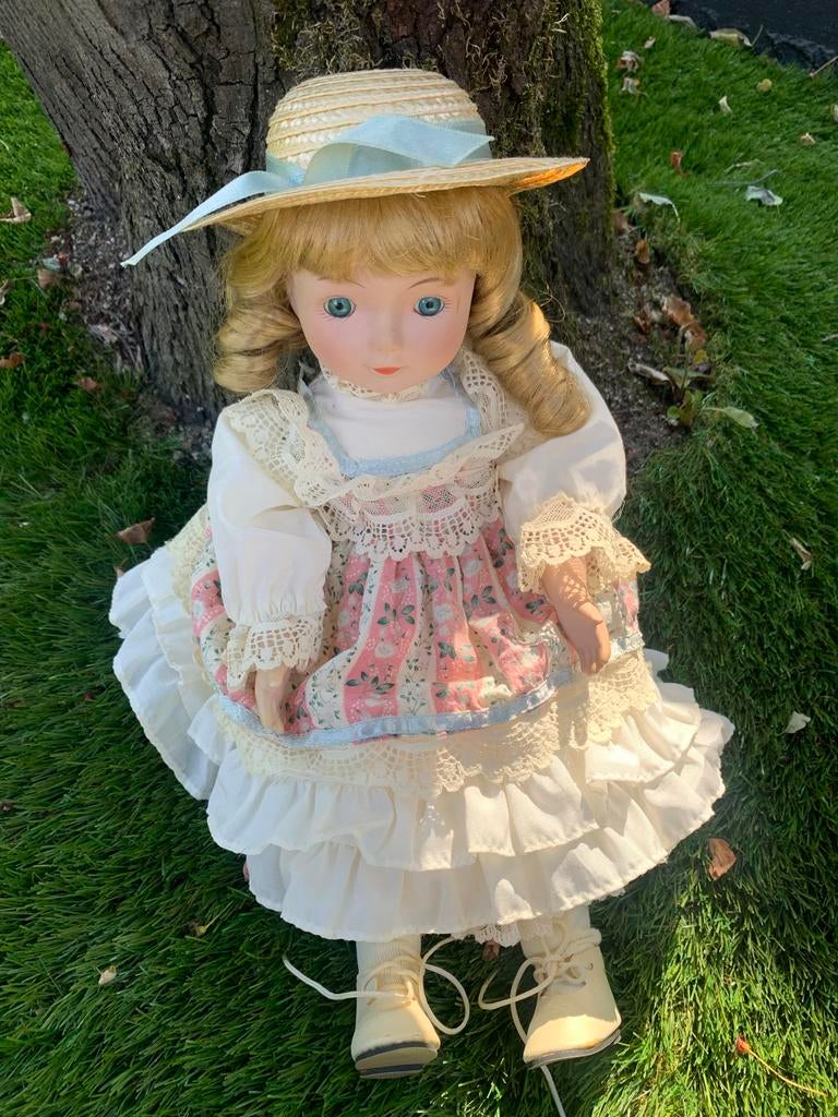 Porseleinen pop, zeker 25 jaar oud, 39 cm, Ophalen of Verzenden, Zo goed als nieuw, Pop