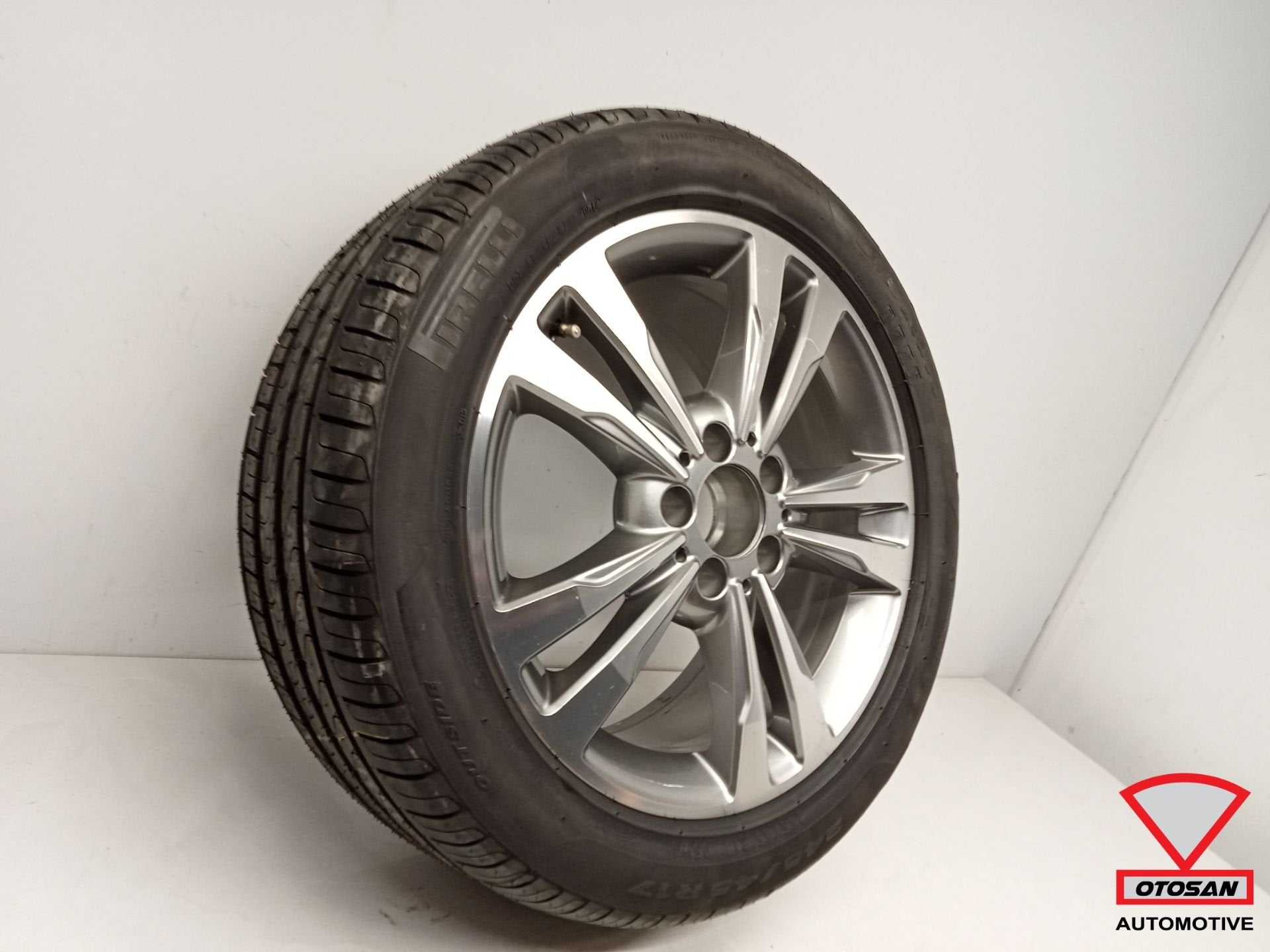 MB E-Klasse W212 Velg 17Inch Pirelli Zomerband A2124015602, Gebruikt, Mercedes-Benz AG, Mercedes-Benz, Ophalen of Verzenden