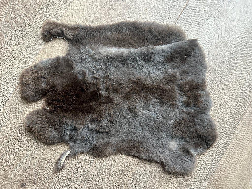 Konijnenvacht konijnen vel 47 x 32 cm bruin grijs, Ophalen of Verzenden, Nieuw, Overig