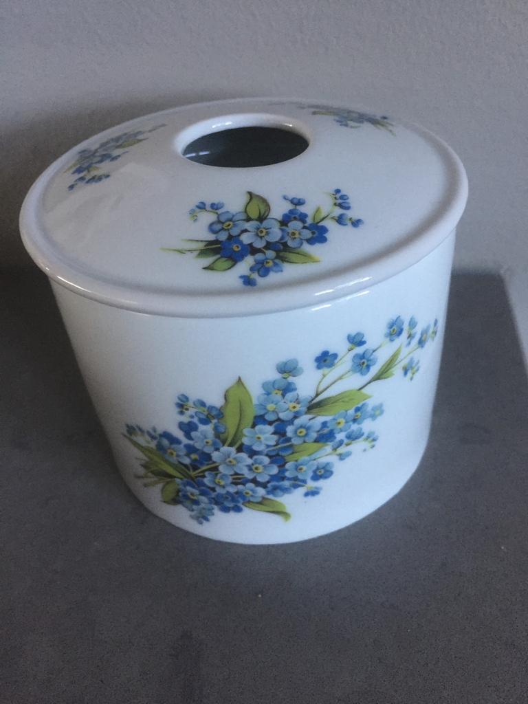 Porseleinen pot Royal Bavaria porselein en dekseldoosje, Ophalen of Verzenden, Zo goed als nieuw, Porselein, Kop en/of schotel