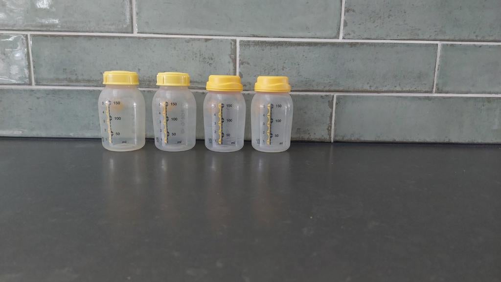 4 Medela moedermelkflesjes 150ml, Ophalen of Verzenden, Gebruikt, Overige typen