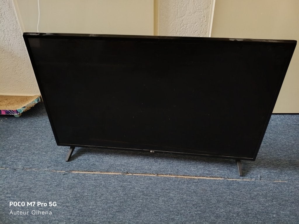 LG smart tv 43 inch ( scherm gescheurd )., Ophalen, 50 Hz, 100 cm of meer, 4k (UHD)