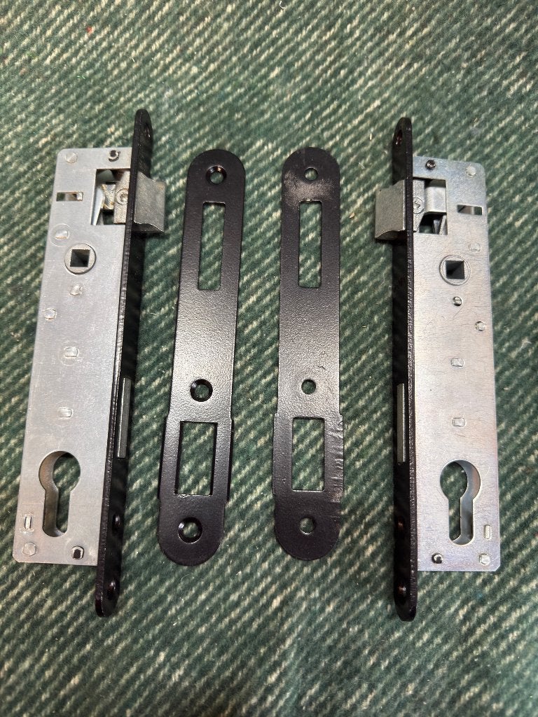 2 STUKS SLOTEN SMALLE INBOUW  “JANIA” MET ZWARTE SLOTPLATEN, Ophalen of Verzenden, Nieuw, IJzer, Slot