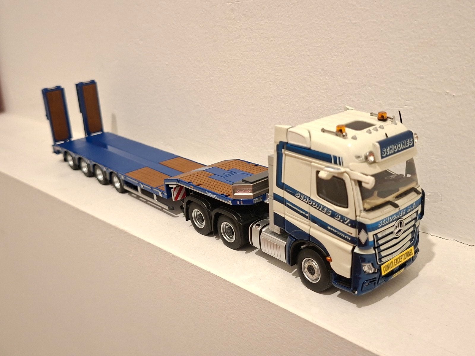 Imc Schoones Mercedes met Nooteboom dieplader, Ophalen of Verzenden, Nieuw, Bus of Vrachtwagen