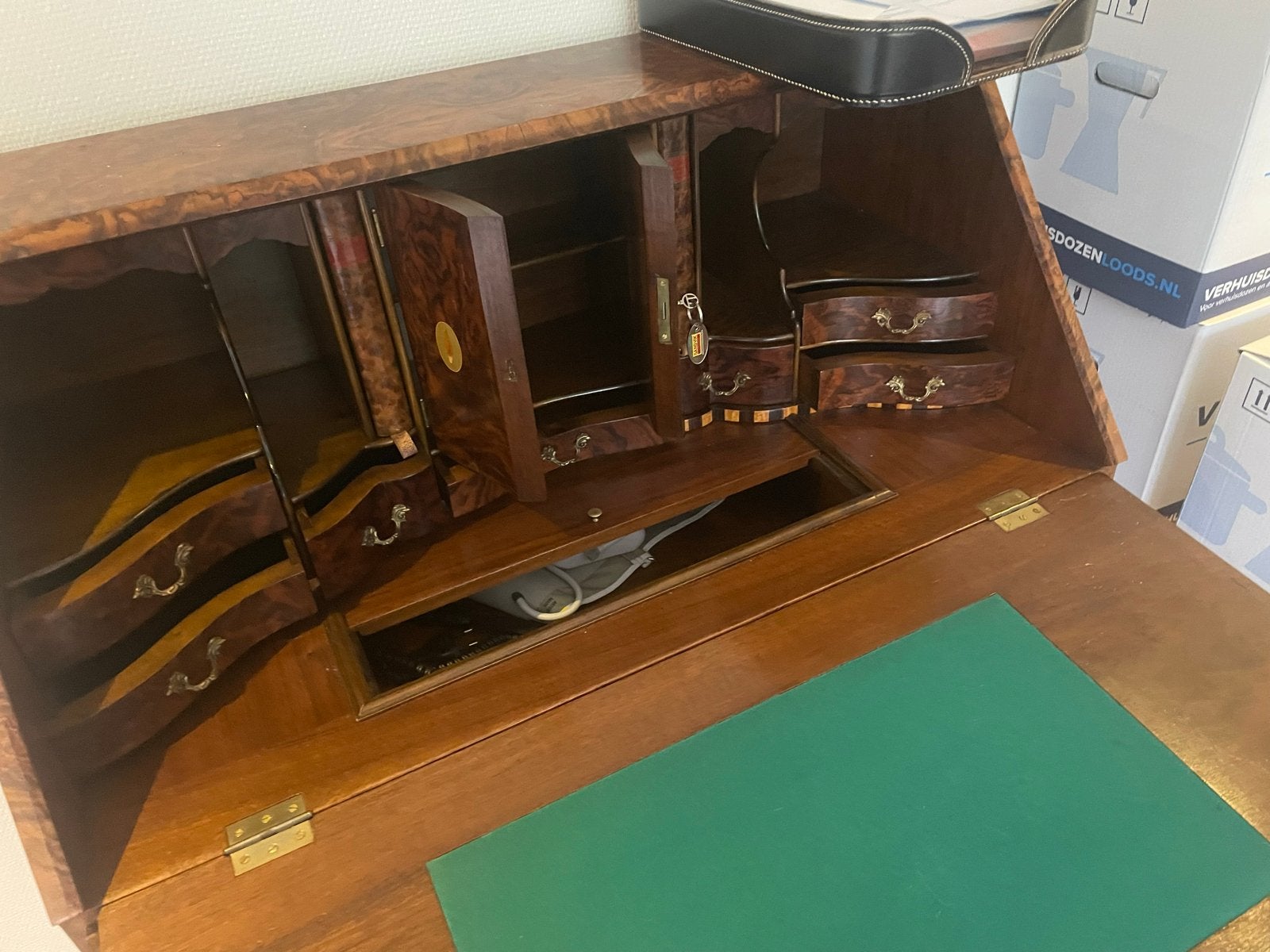 Antiek Biedermeier secretaire met wortelnotenfineer, Antiek en Kunst, Ophalen