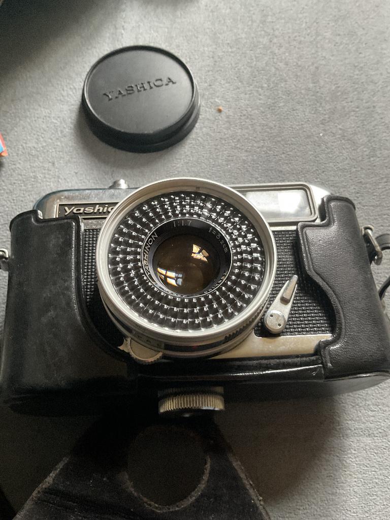 Fotocamera YASHICA half 17 Rapid, Ophalen of Verzenden, Gebruikt, Compact, Overige Merken