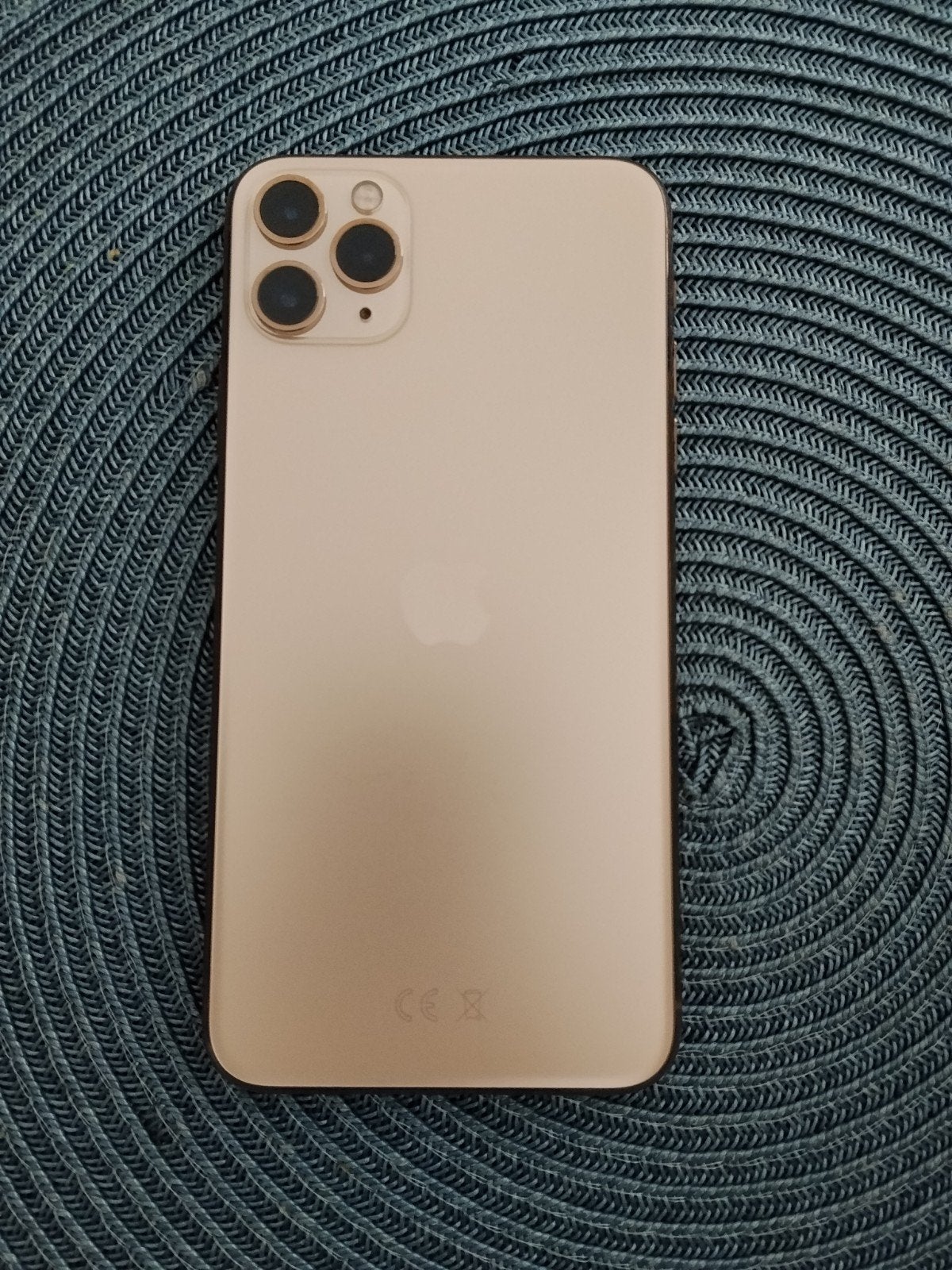 iPhone 11 Pro Max in de kleur goud met barst op het scherm, Telecommunicatie, Mobiele telefoons | Apple iPhone, Ophalen of Verzenden