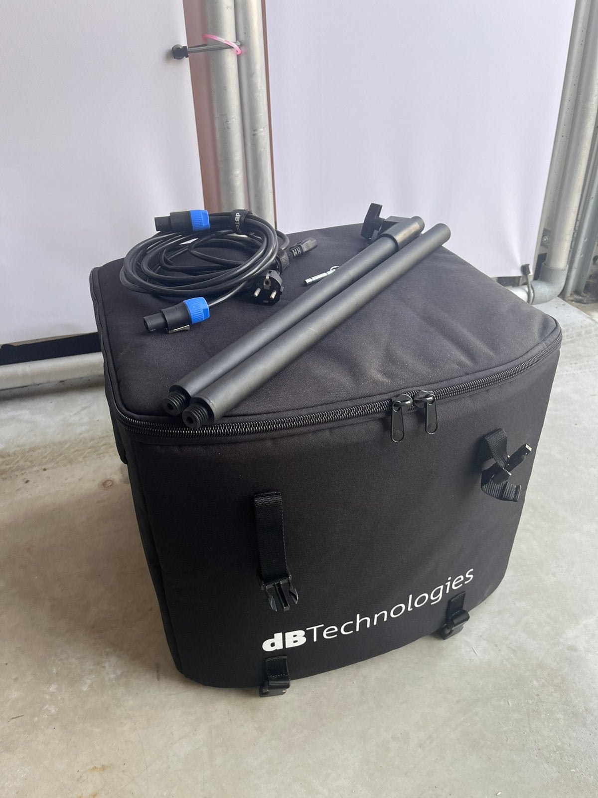 dB Technologies ES802 nieuw, Ophalen of Verzenden