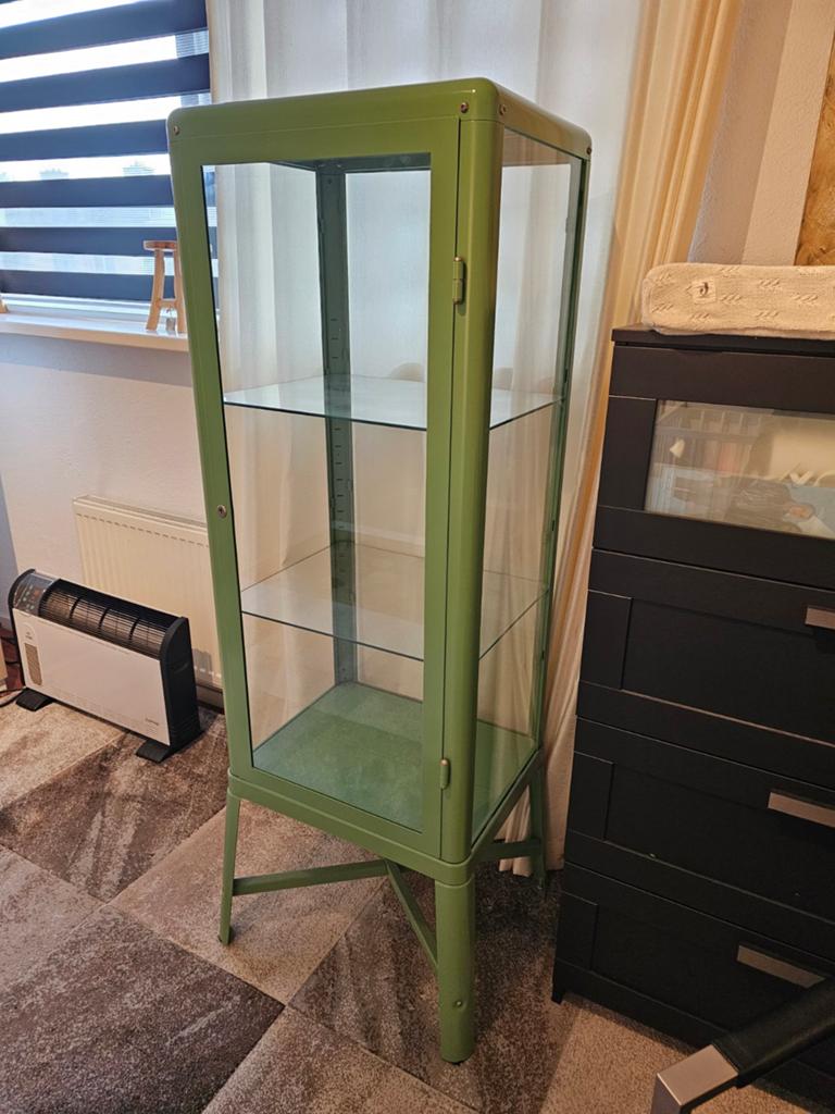 IKEA Fabrikör vitrinekast - Groen, Huis en Inrichting, Kasten | Vitrinekasten, Industrieel, Modern, Glas, 150 tot 200 cm, 25 tot 50 cm