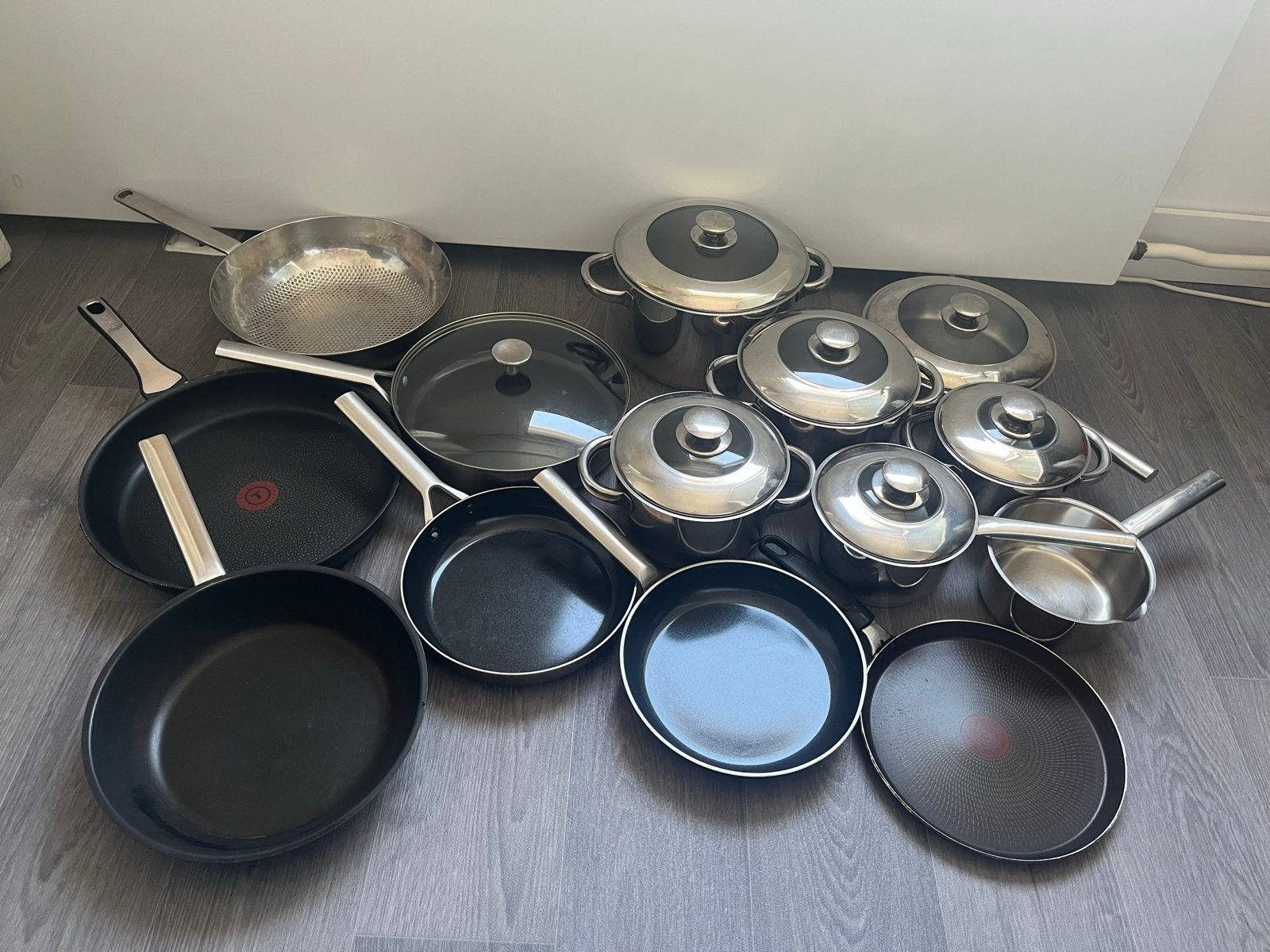 Grote pannenset van diverse merken zoals Sola, Tefal enz, Ophalen, Gebruikt, Antiaanbaklaag, Pannenset