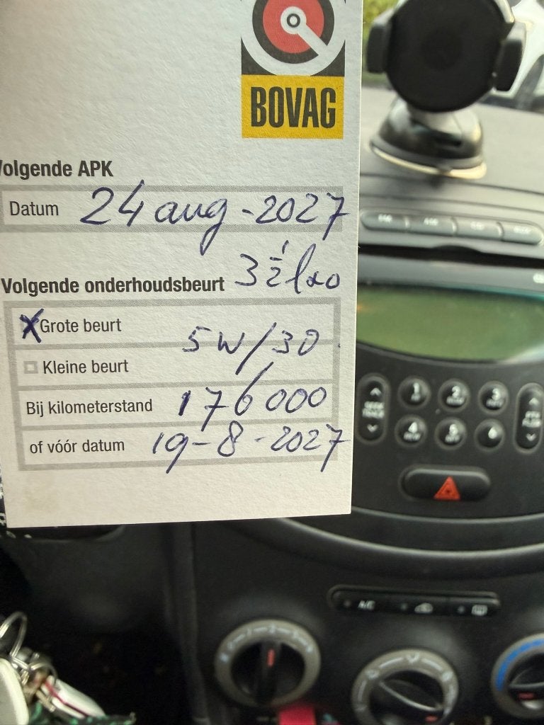 Foto 17 van Hyundai i10 1.25 I 5DR 2012 Blauw