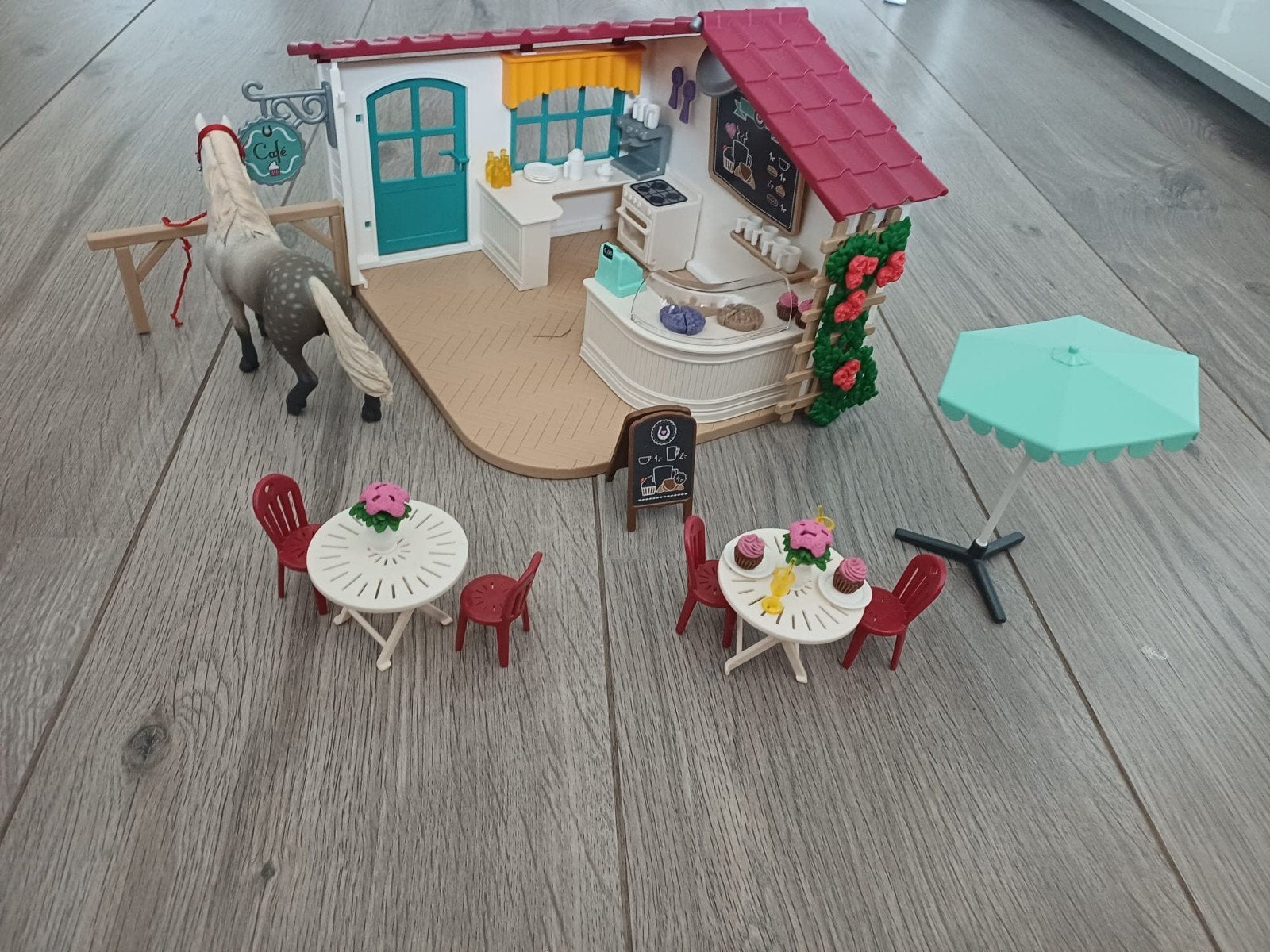 Schleich Paardencafé met accessoires en figuren, Ophalen of Verzenden, Zo goed als nieuw, Jongen of Meisje
